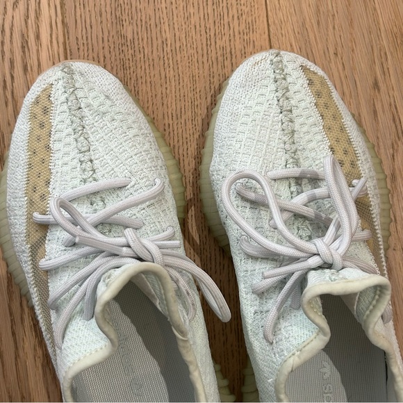 Yeezy Boost 350 v2 Hyperspace - Picture 5 of 13